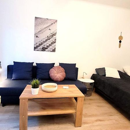 Great Life - Apartment Next To Metro Station Warschau Exterior foto
