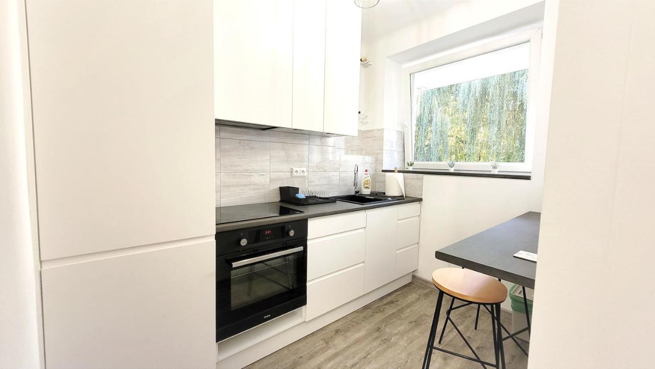 Great Life - Apartment Next To Metro Station Warschau Exterior foto